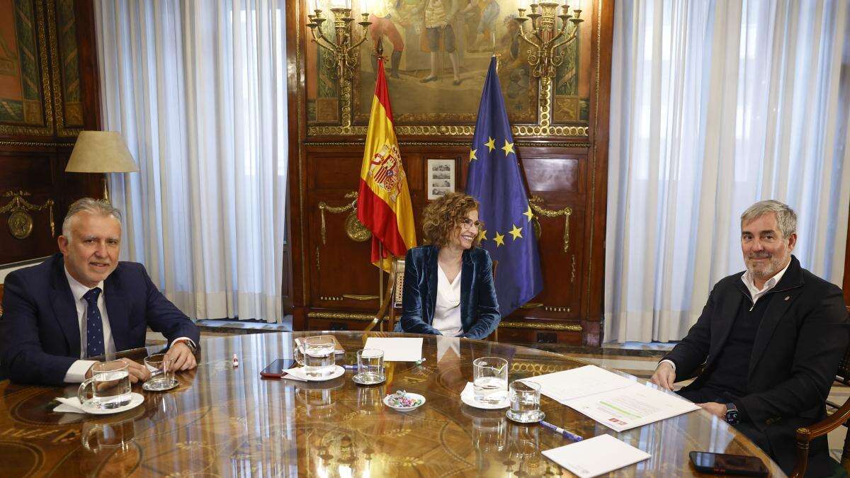 El Gobierno retomará la reforma para repartir por ley a los menores migrantes de Canarias