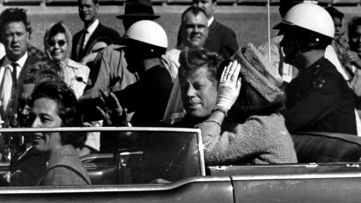 Trump desclasifica miles de documentos sobre el asesinato de Kennedy