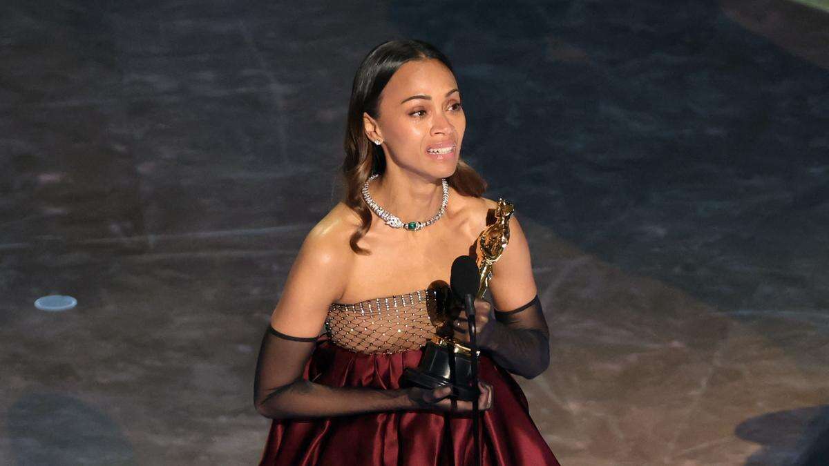 Zoe Saldaña, la reina de la taquilla, gana el Oscar a la mejor actriz de reparto por 'Emilia Pérez'