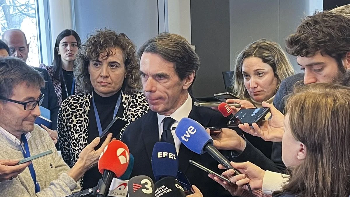Aznar pide a Sánchez que convoque elecciones si no tiene apoyos para aumentar el gasto en defensa