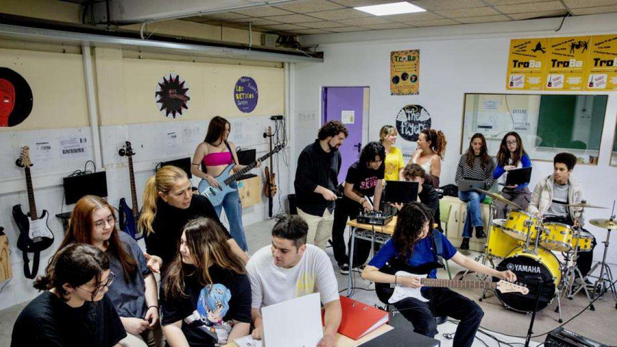 Los profesores se unen para exigir a Educació negociar el currículum de bachillerato