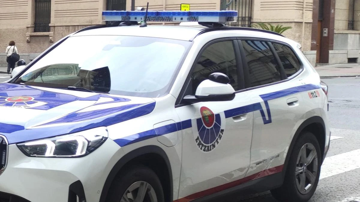 Se le caen 40 euros al suelo a una mujer al entrar al supermercado, un hombre coge el dinero y huye corriendo: acaba detenido
