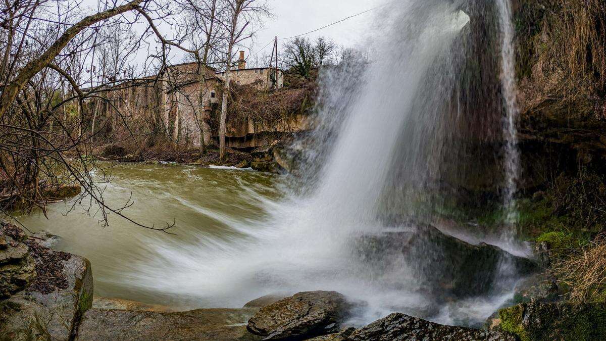 Gran cortina de agua en la Riera Lluçanès