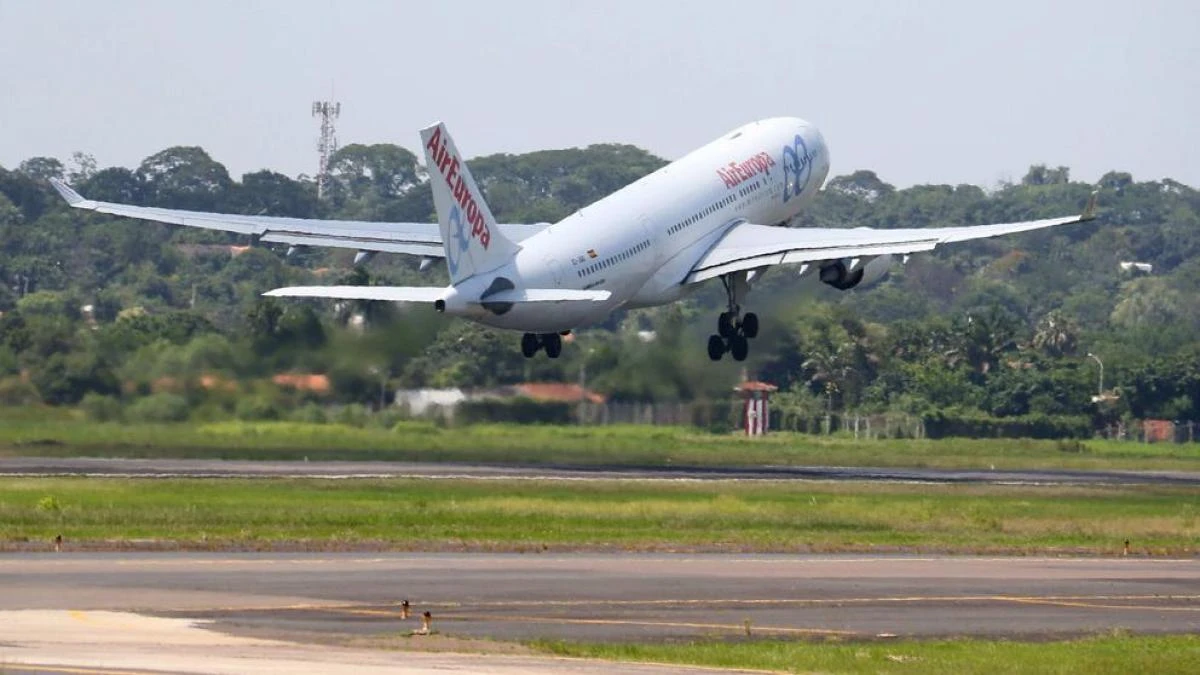 Una falsa amenaza de bomba activa la alarma en un avión de Madrid a Santo Domingo