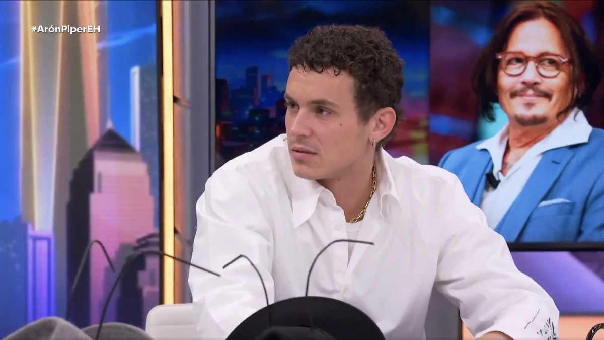 Aarón Piper, actor, 28 años, sobre trabajar con Johnny Depp: “Él es tal cual te lo imaginas: va con su guitarra al set, bohemio y me sorprendió su profesionalidad”