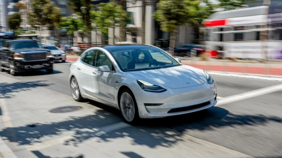 Un terrible accidente termina en tragedia: una familia no ha podido ser salvada debido a las manijas de su Tesla