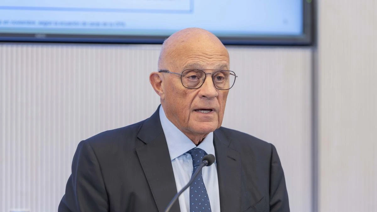 Oliu responde a Martínez que no sabe ni qué son los clientes porque es un inversor internacional