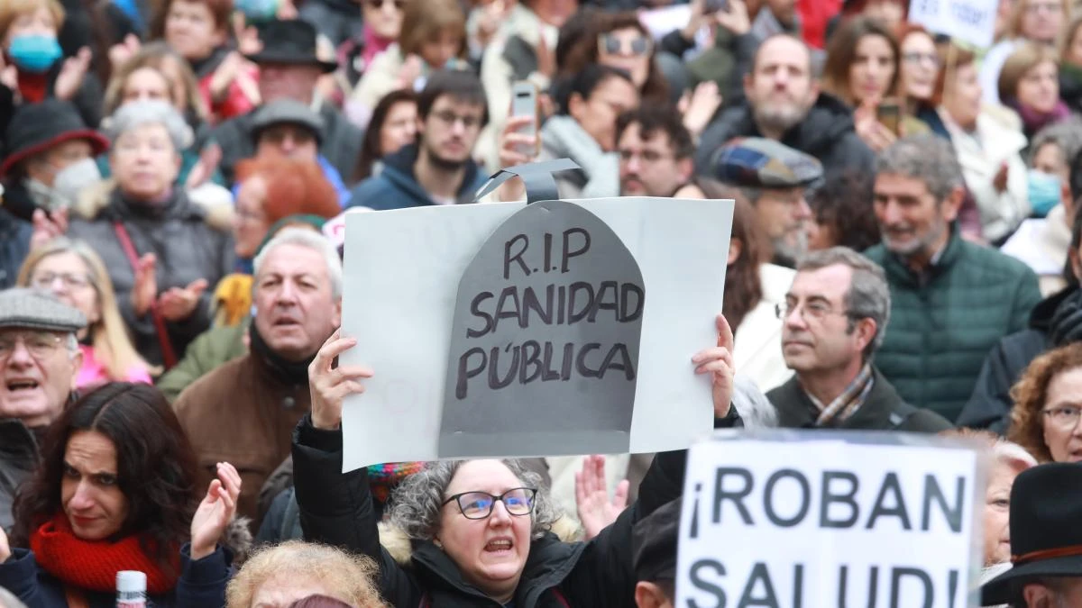 Madrid no da cita hasta el 2027 para ecografías por bultos en pecho o cuello