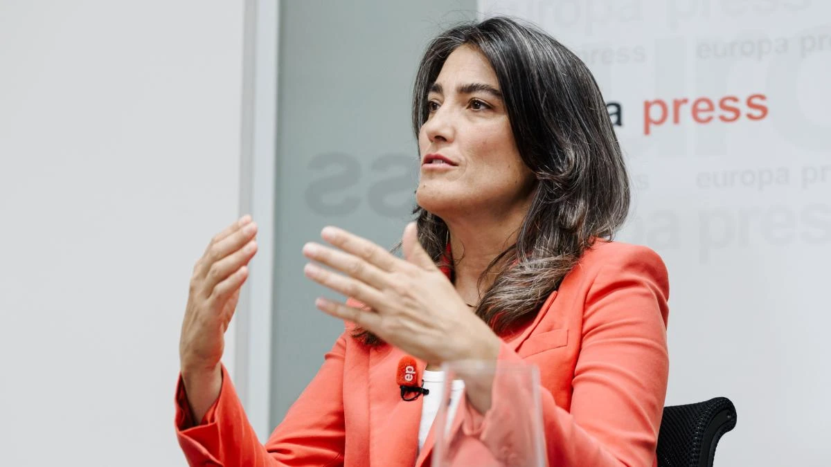 Más Madrid ve a Ayuso perdiendo las elecciones del 2027, con su novio en la cárcel y aislada del PP