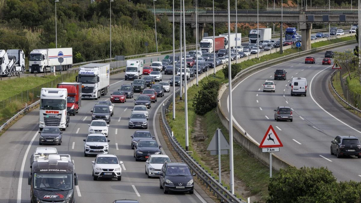 Catalunya aumentó el CO2 del transporte en el 2025 y se aleja de la meta de emisiones para 2030