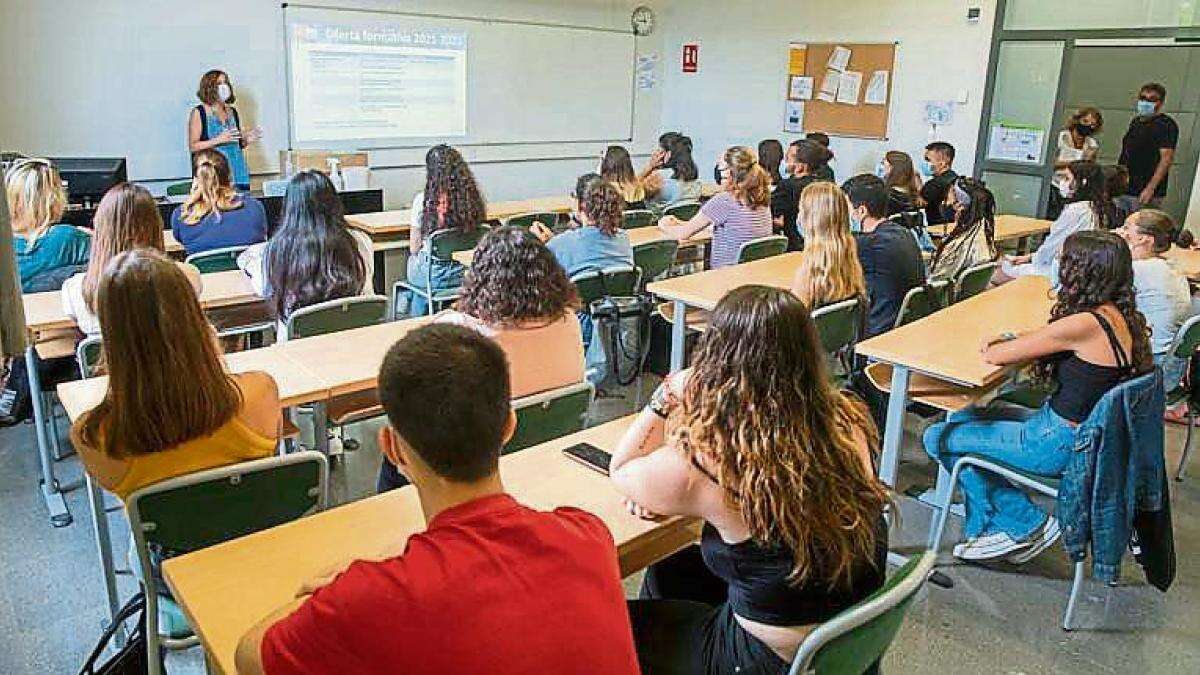 Curas de enfermería y farmacia, los grados medios de FP con notas de corte más altas