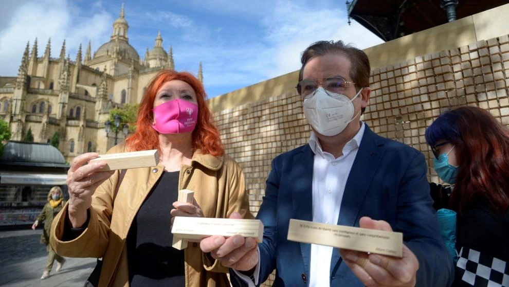 El Hay Festival desafía al virus y llena Segovia de cultura