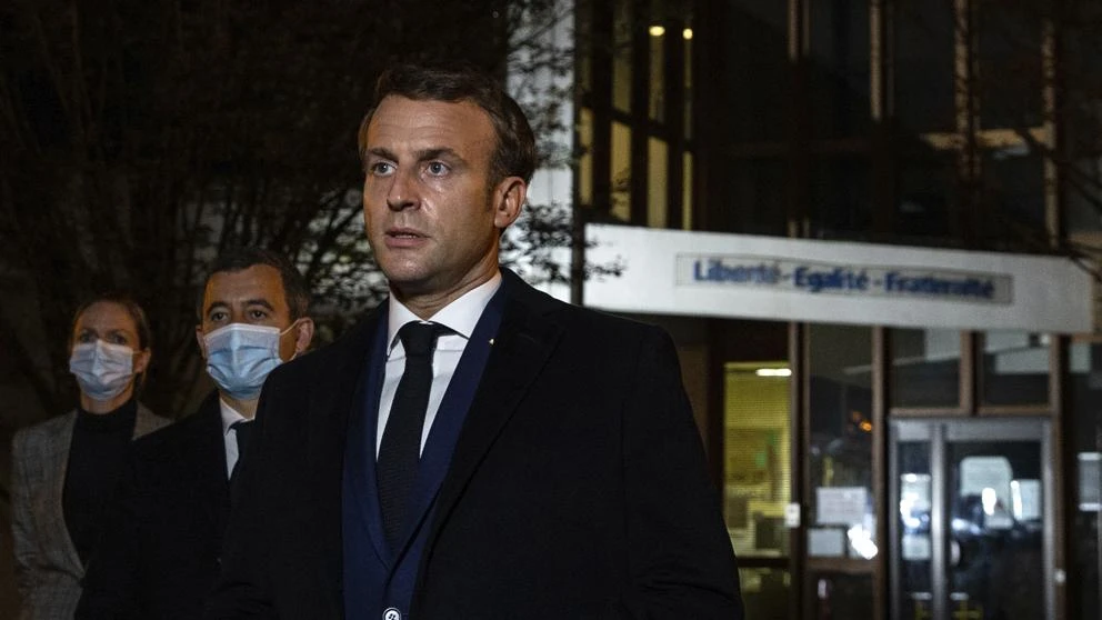 Macron condena el “ataque terrorista islamista” contra un profesor asesinado