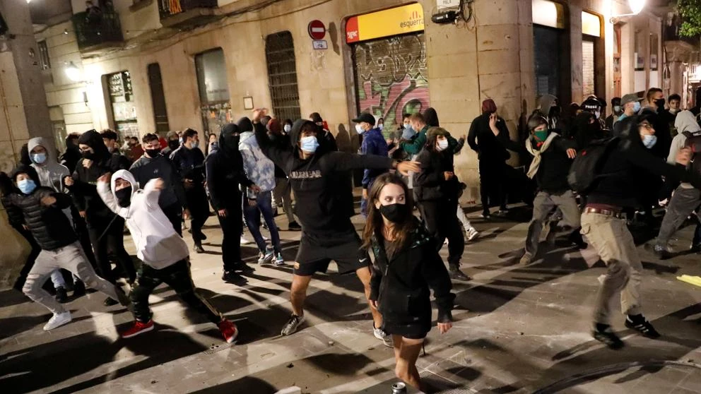 Una marcha anti desahucios acaba con destrozos en el Ayuntamiento