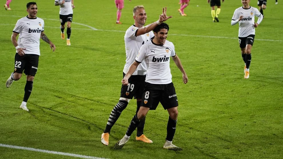 El Valencia golea al Real Madrid a penalti limpio