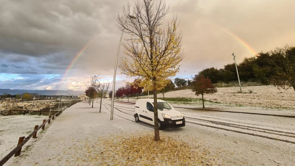 El granizo cambia el paisaje de Osona