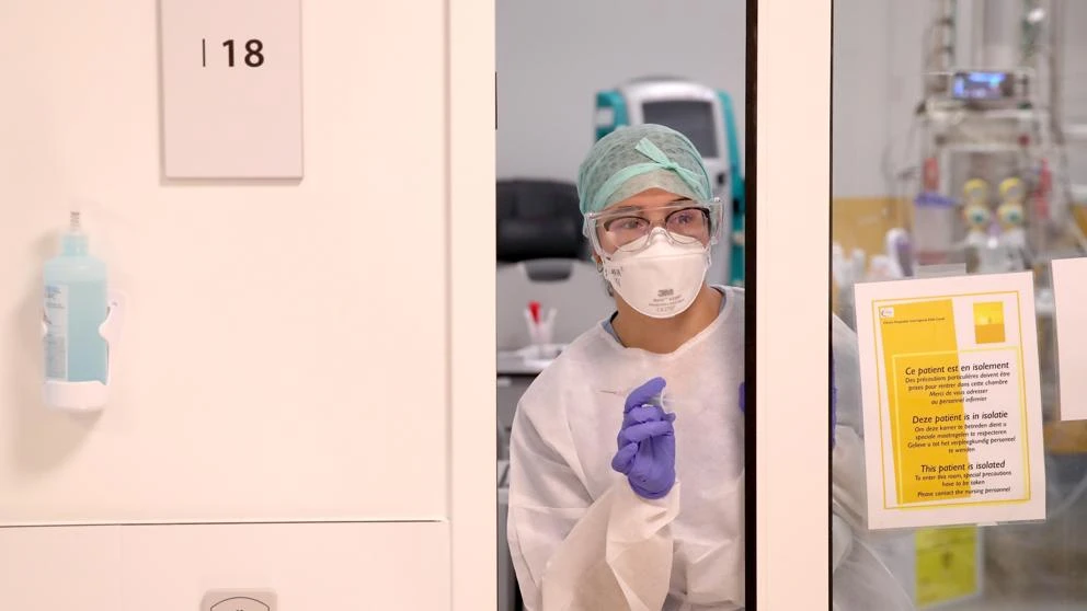 Bruselas hace obligatorio el uso de mascarilla con el virus descontrolado