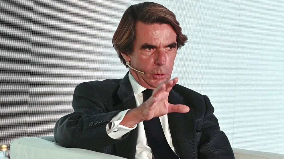 Aznar: “El PSOE es ahora una simple plataforma de Podemos y Sánchez el tonto útil”