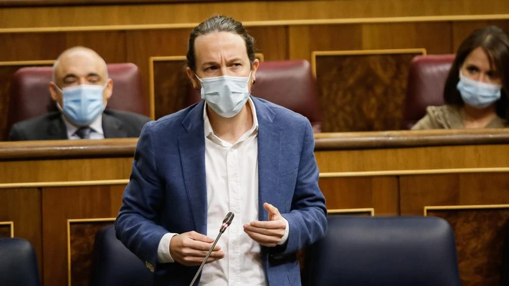 La Fiscalía archiva una denuncia de injurias contra Iglesias por las protestas en su casa
