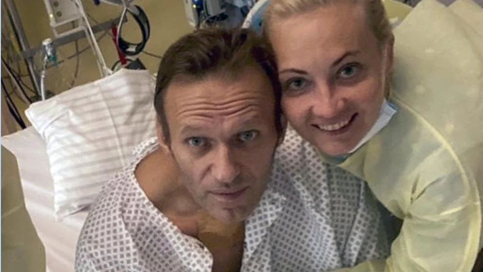 Navalni publica una foto suya en el hospital: “Ayer pude respirar sin ayuda”