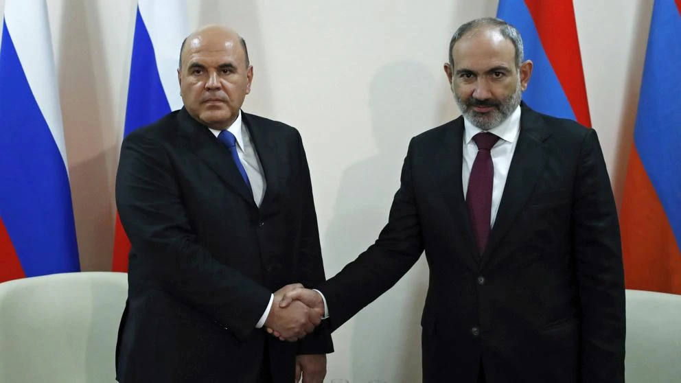 Putin sienta a negociar a Armenia y Azerbaiyán