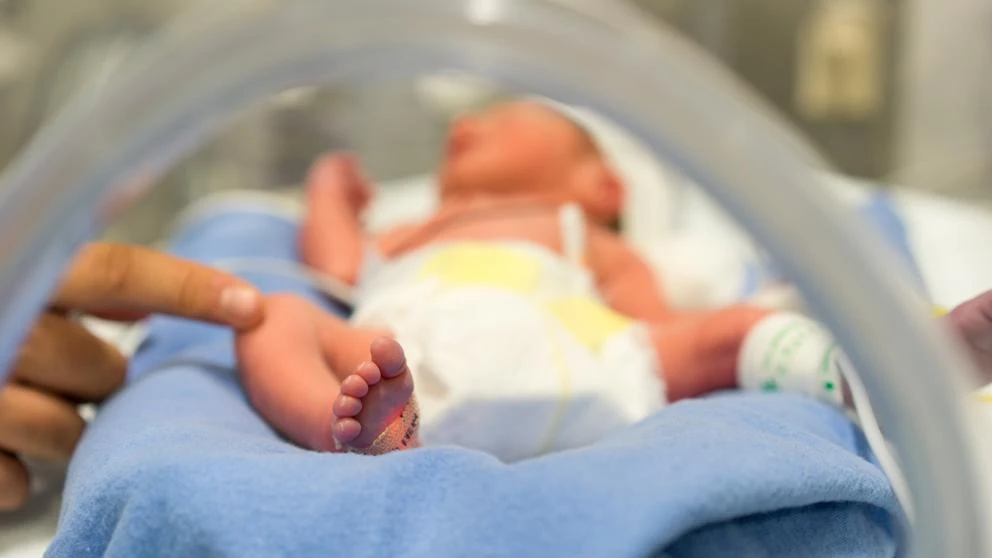 Muere una bebé prematura y otra sufre secuelas por suministrarles un anestésico en vez de suero