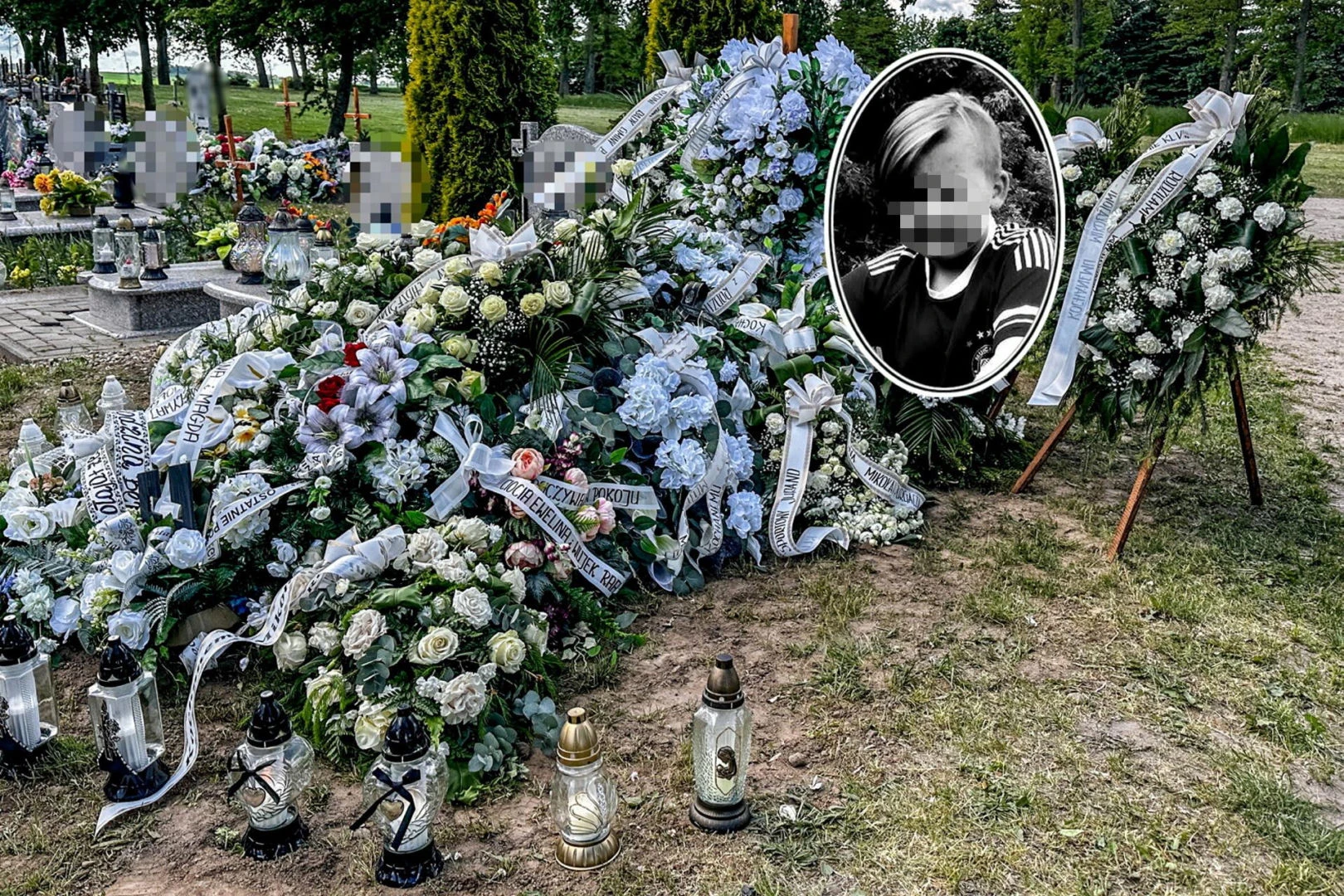 PORUSZAJĄCY WIDOK Tak wygląda grób Mikołaja. Widok z cmentarza w Barcianach łamie serce