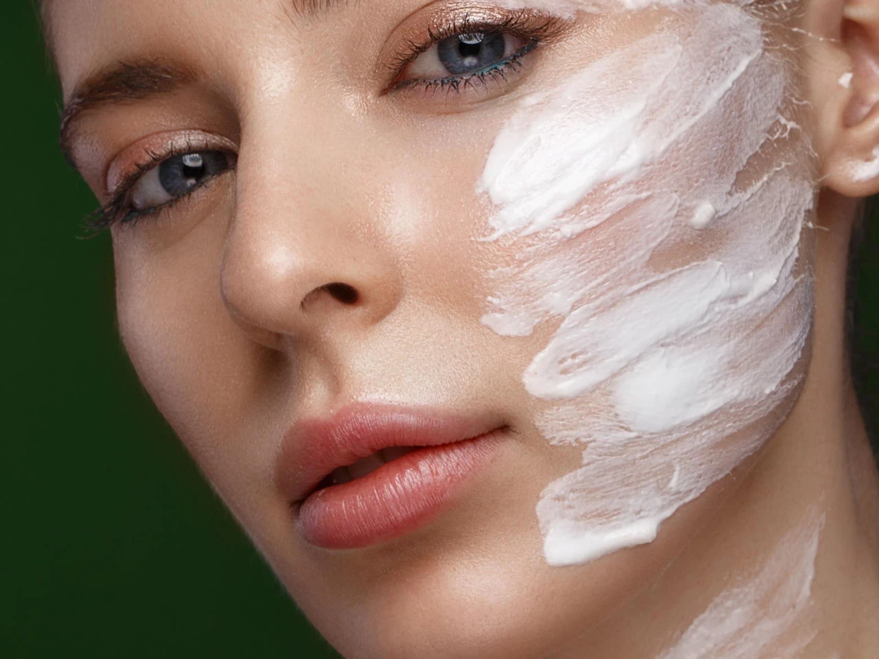 Strefa beauty TikTok żegna pielęgnacyjny spektakl. Teraz liczy się skuteczność, nie liczba kosmetyków