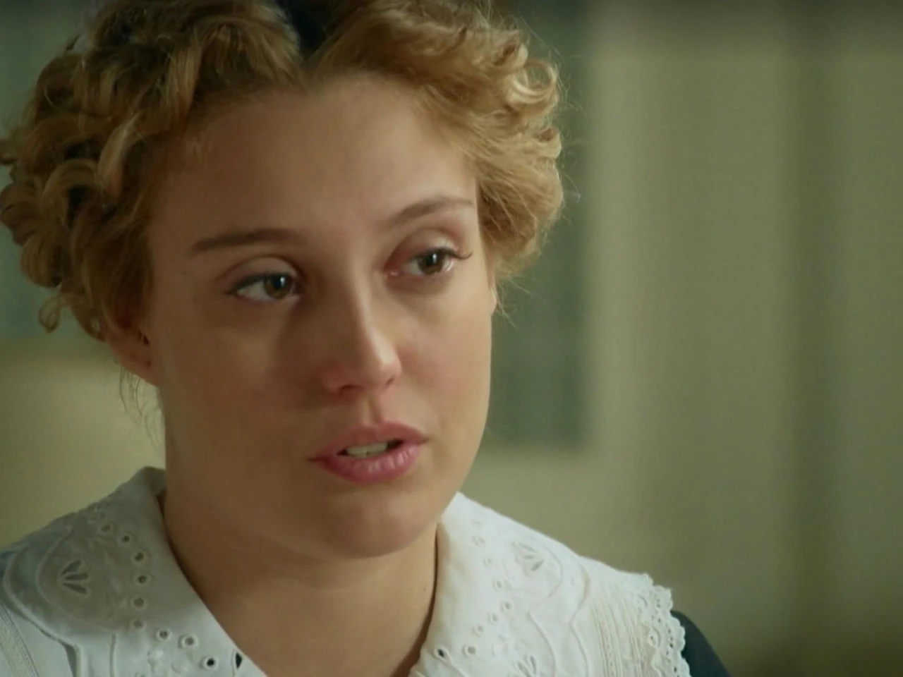 Hiszpański serial TVP La Promesa - Pałac tajemnic, odcinek 406: Jana odkrywa tajemnicę. Jedna z pokojówek ma arystokratyczne pochodzenie - ZDJĘCIA