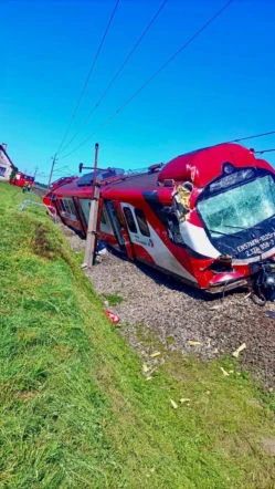 Tragedia Śmierć na przejeździe w Garbatce. Komisja zbada, dlaczego tir wjechał pod pociąg