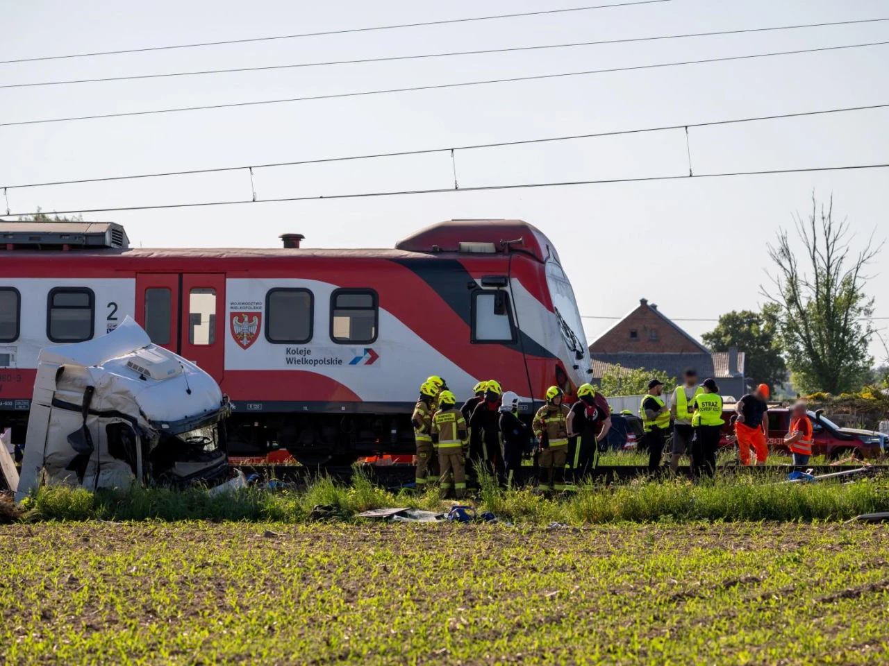 nowe fakty! Katastrofa kolejowa pod Rogoźnem. Policja zakończyła działania, pociągi nadal nie kursują!