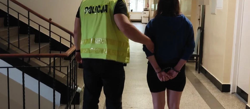 Niebezpieczna nieodpowiedzialność Kompletnie pijana matka 