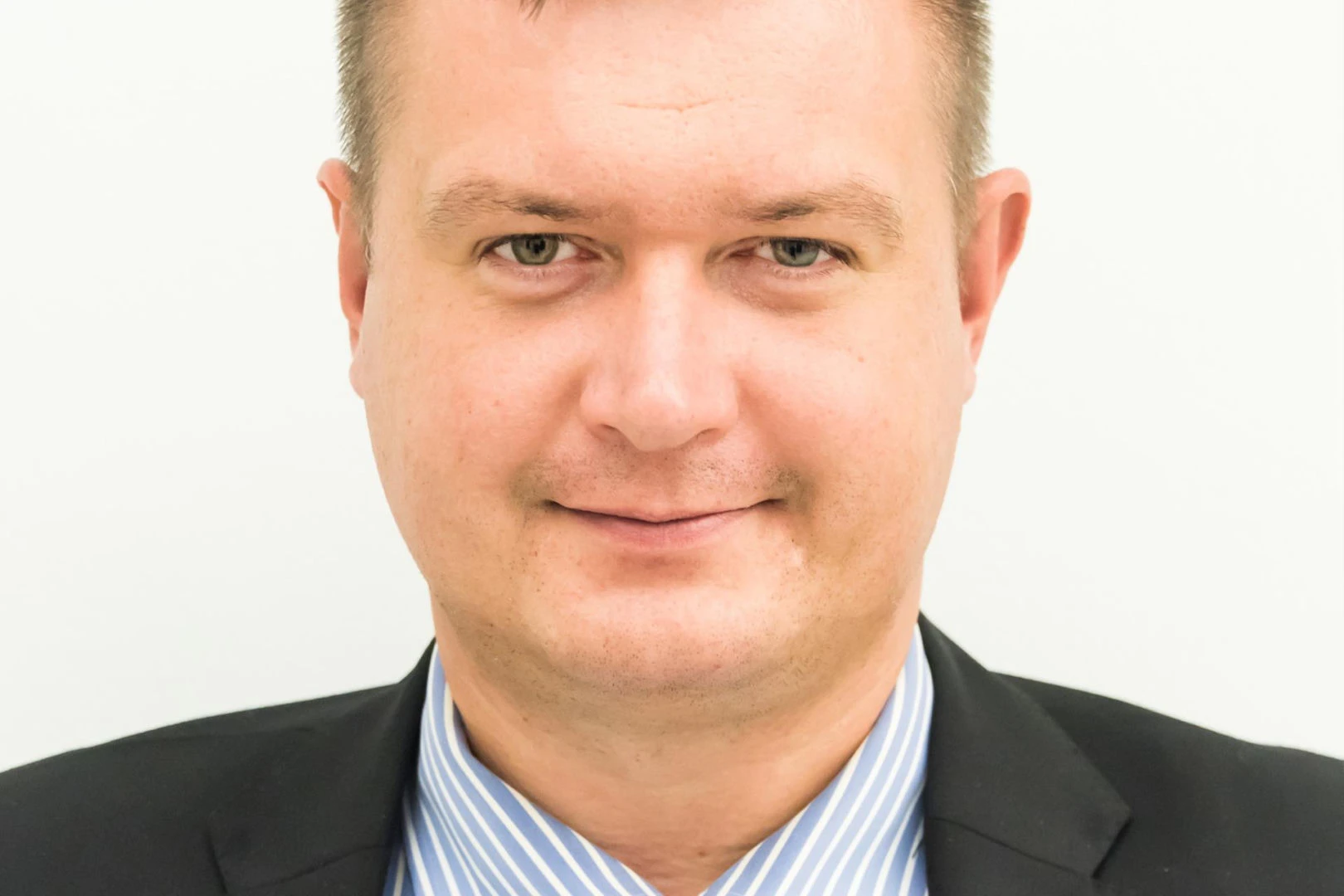 Afera na całą Polskę Marcin Porzucek był pod wpływem w samolocie? Nie opuścił go o własnych siłach, został wyniesiony