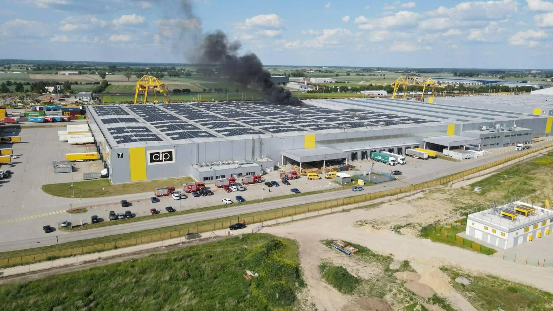 Straż pożarna interweniuje Groźne pożary w Wielkopolsce. Ogień w magazynie i w lesie