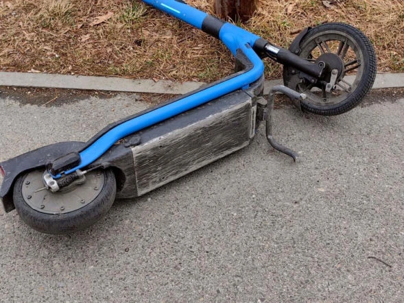 Wypadek w Kutnie Tragiczne finał zderzenia hulajnóg elektrycznych. Nie żyje 52-latek