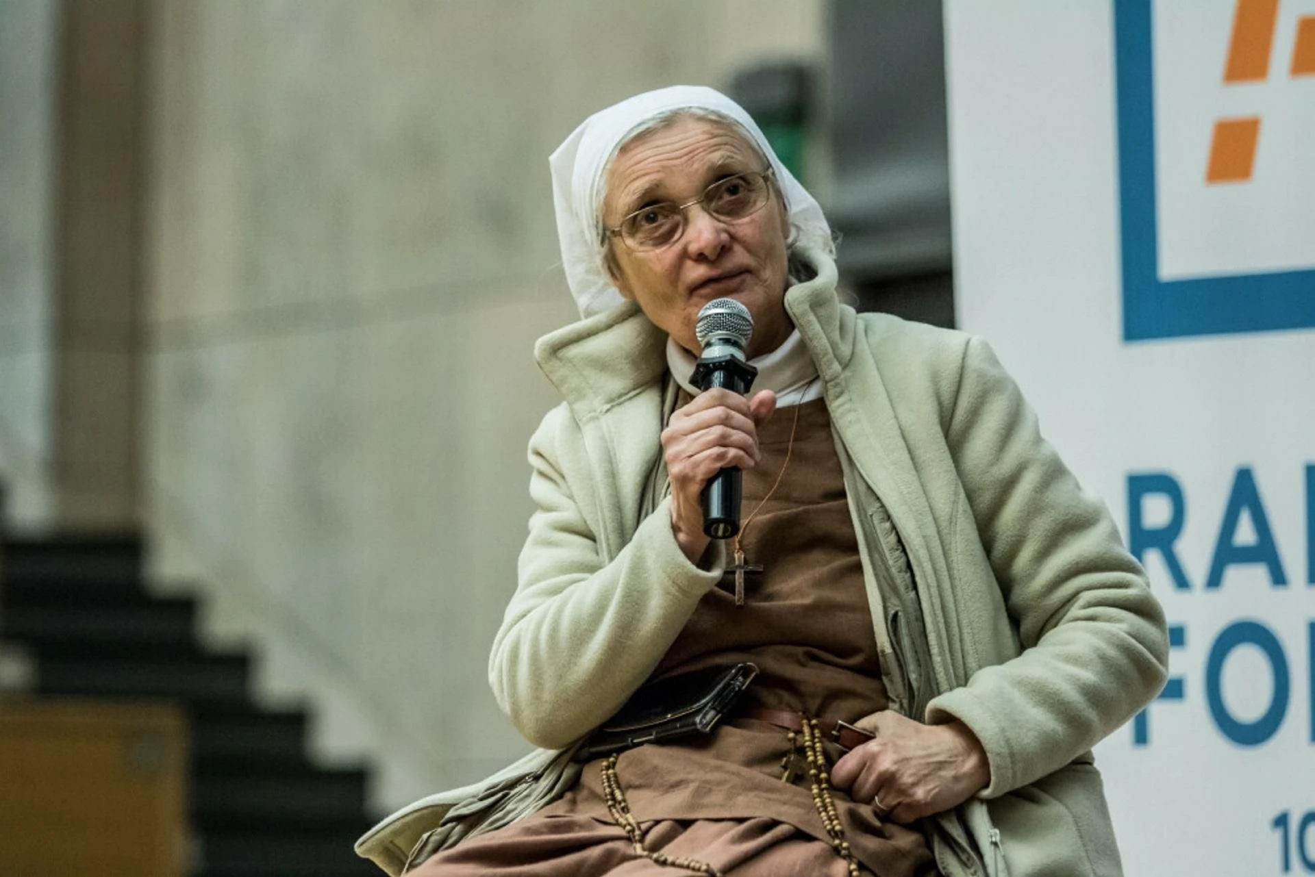 Niepokojace sceny Syn siostry Chmielewskiej doznał ataku padaczki, gdy mama udzielała wywiadu w TVN! To poszło na żywo