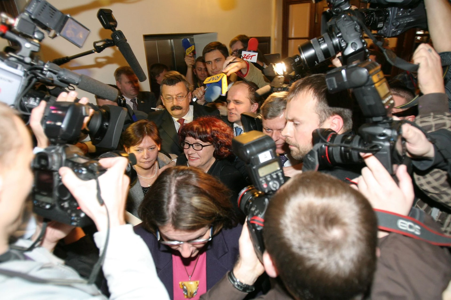 Afery z gmachu przy Wiejskiej Pijackie burdy, burzliwe romanse, wandalizm i polityczna korupcja. Oto największe sejmowe skandale