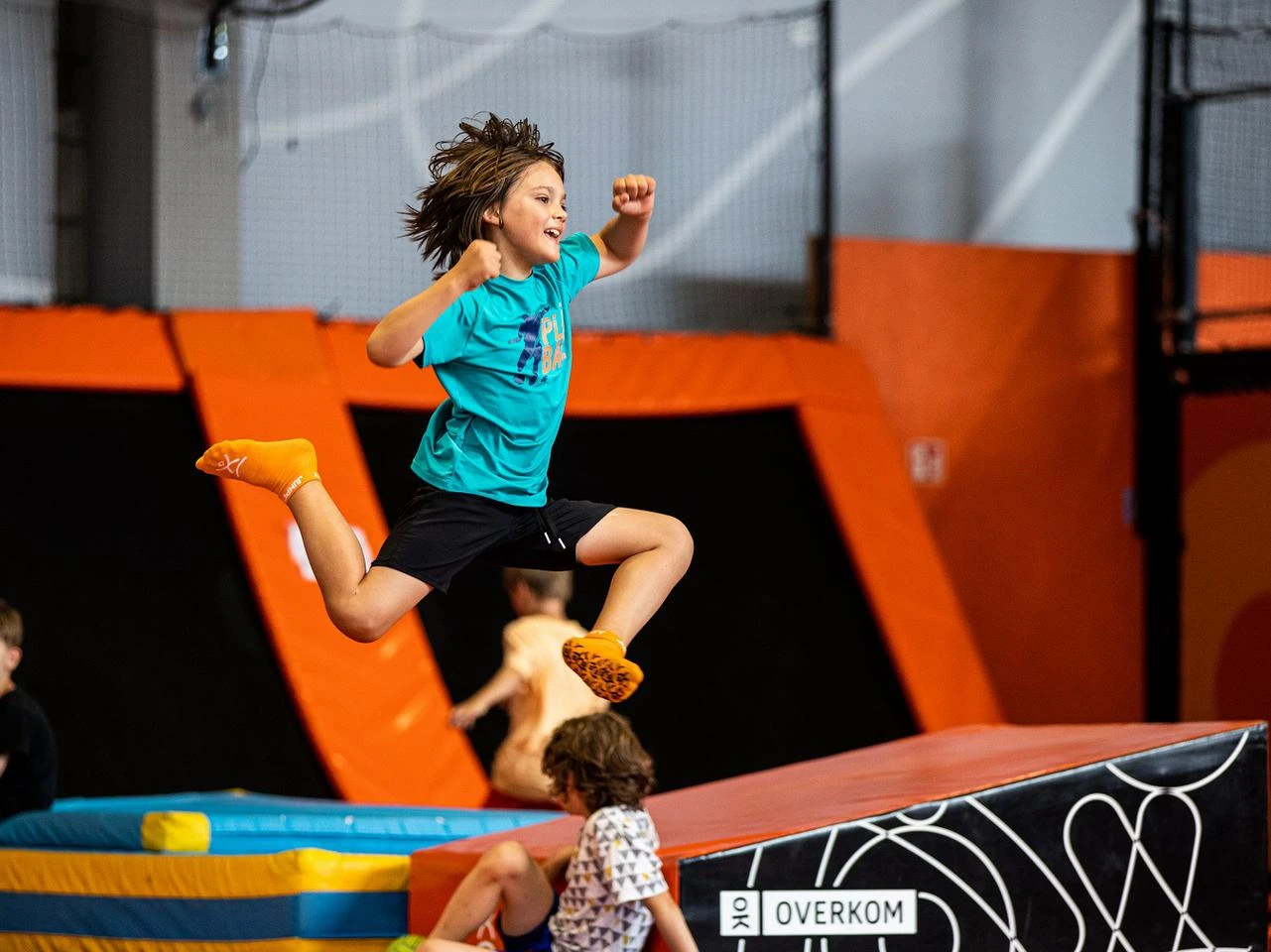 Skoczne wakacje w Parkach Trampolin JUMPCITY! Zdobądź karnet i baw się bez limitu