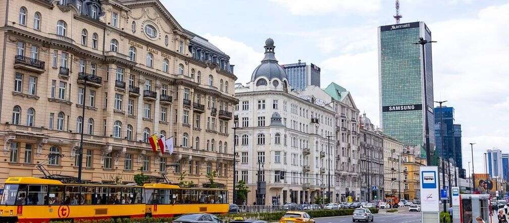 Decyzja marszałka Zakazano działalności w wieżowcu w centrum Warszawy, ale hotel działa dalej. Jak to …