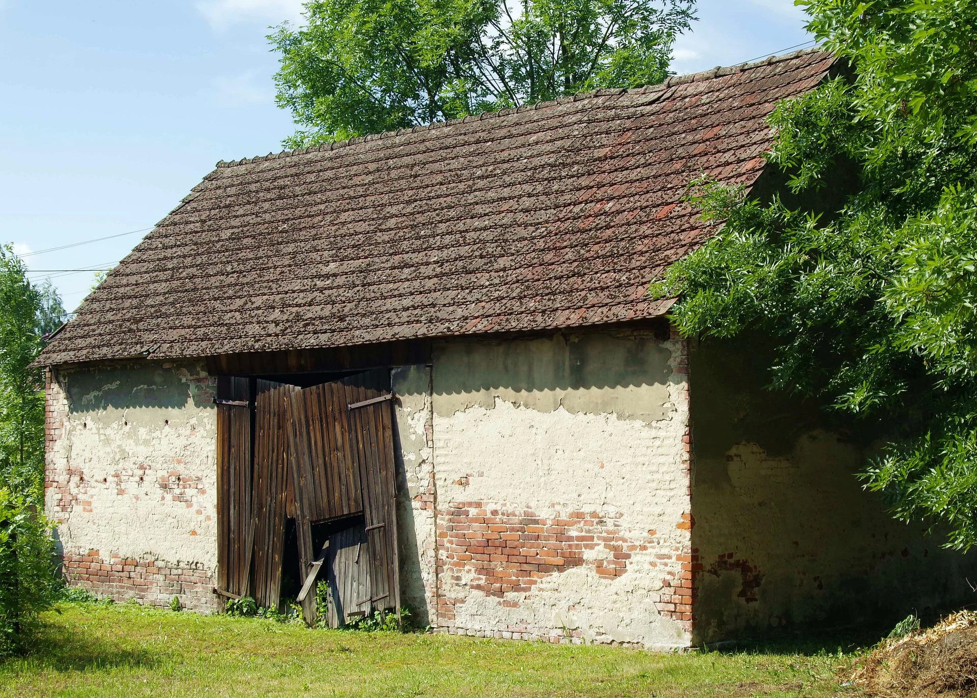 Chytry złodziej nie miał wstydu. Swoje łupy ukrył w stodole. Nie uwierzycie, co uk...