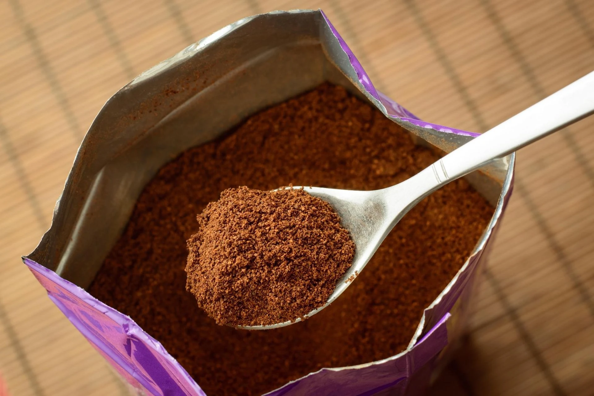 Triki z kawą Zamiast zwykłe kawy dodaję to. Tłuszcz z brzucha znika, a smakuje lepiej niż pumpkin spice latte