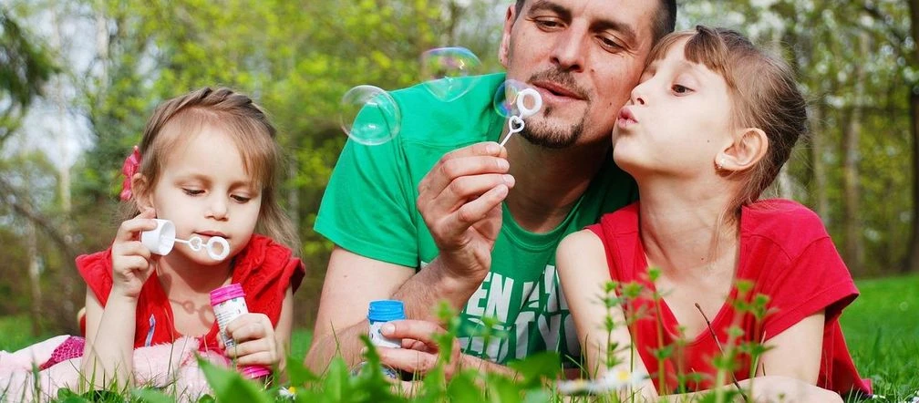 dzień ojca 2026 Kiedy jest Dzień Ojca 2026? Sprawdź datę i pomysły na prezent dla taty!