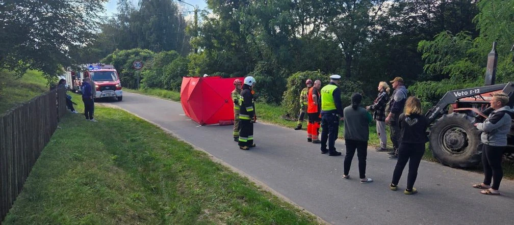 Dramat na drodze! Rowerzysta nie żyje po zderzeniu z ciągnikiem! Tragiczny wypadek w Mieczkowie