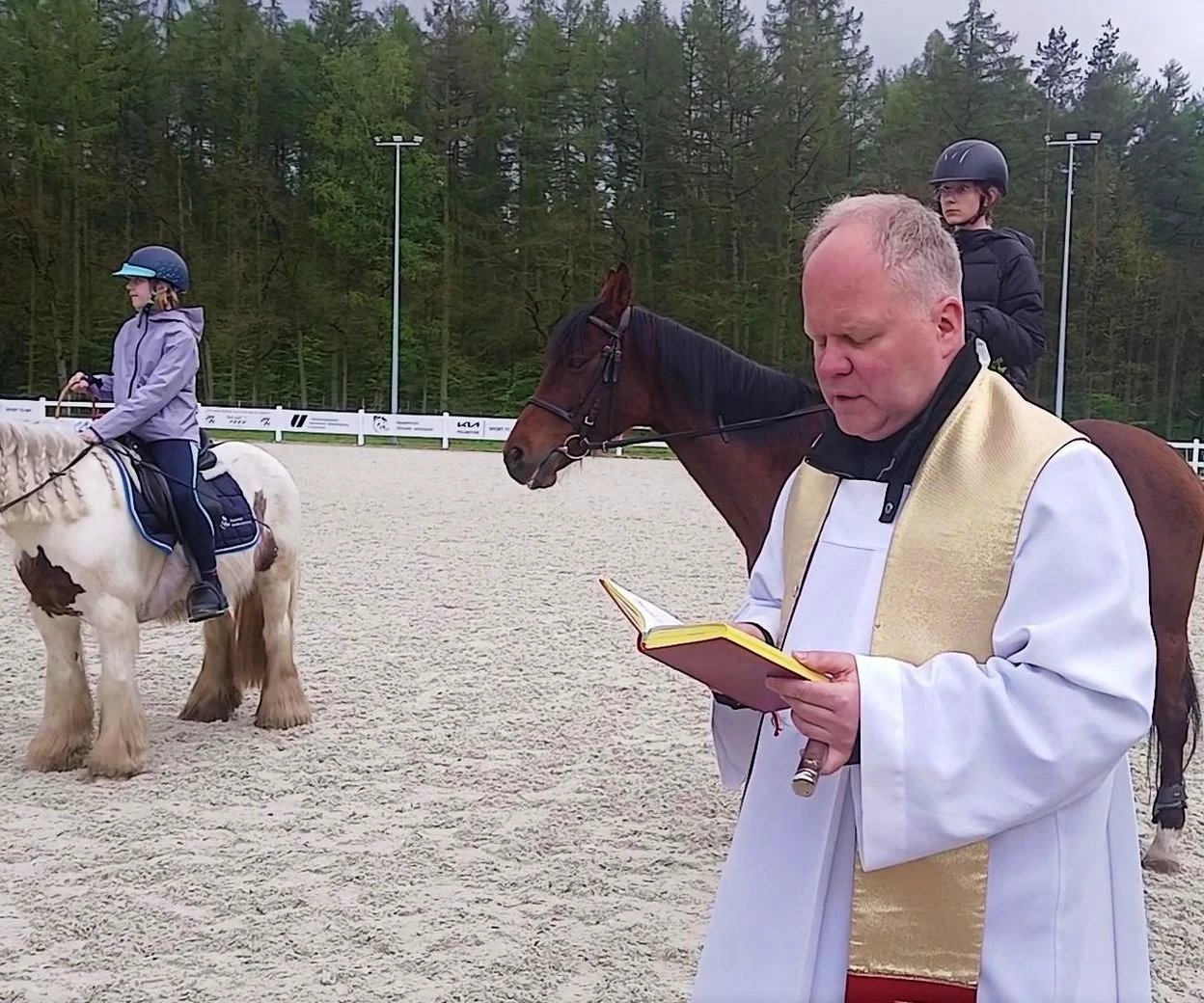 Wielkanoc Niecodzienna tradycja na szczecińskim Osowie. Poświęcili wielkanocne koszyczki... na…