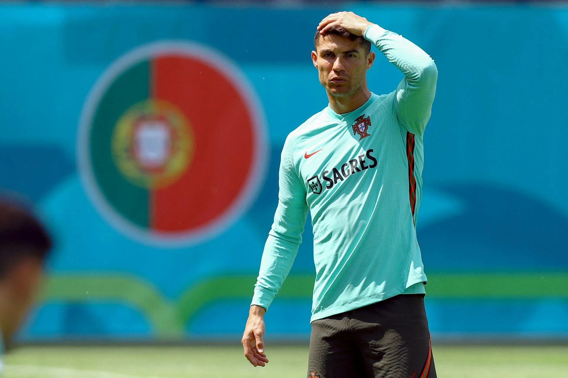 Cristiano Ronaldo wściekły na konferencji prasowej. Butelki poszły w ruch
