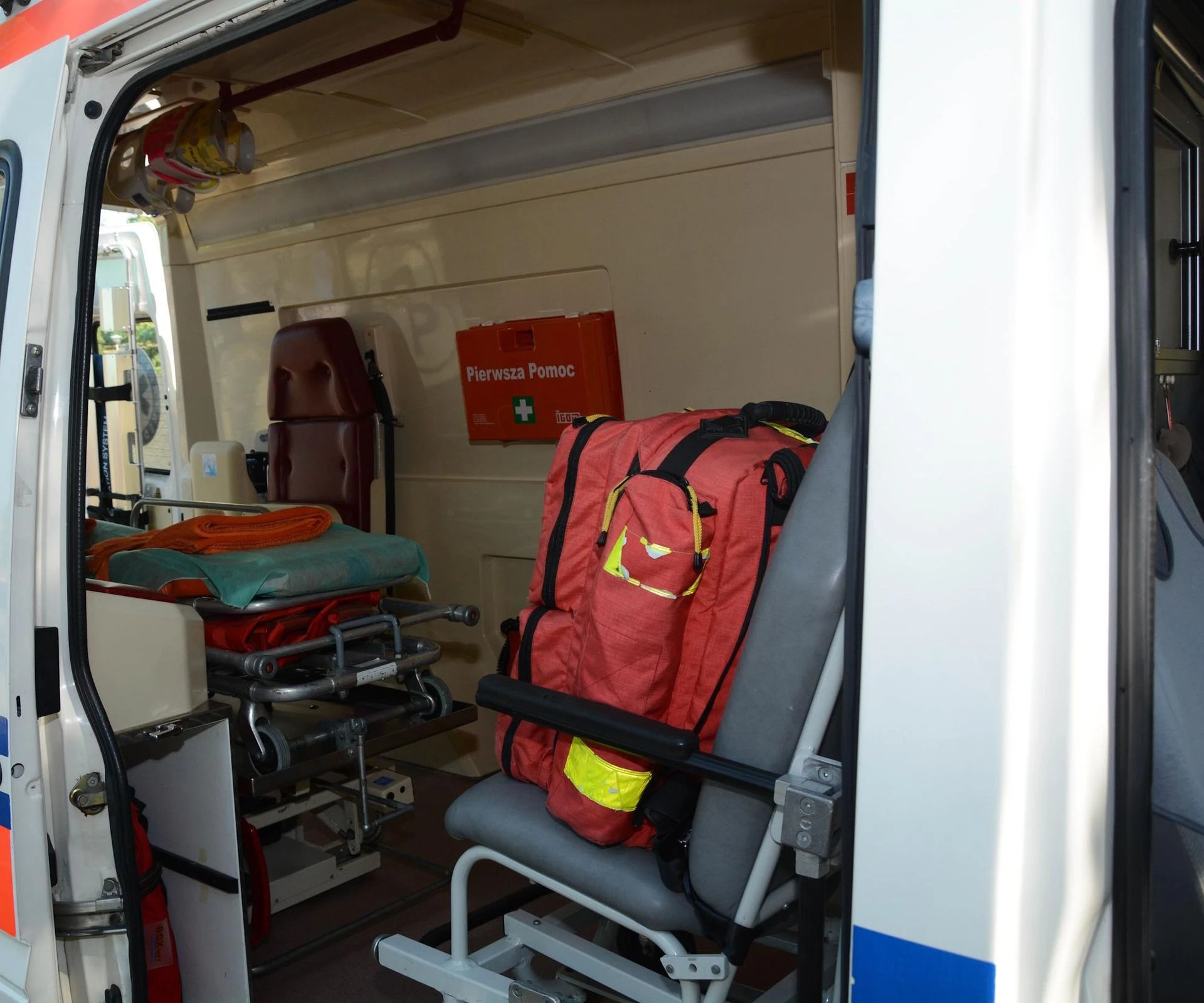 ZASŁABŁ ZA KIEROWNICĄ Dramat w Warszawie. Matka patrzyła na umierającego syna. Chwilę wcześniej uderzyli w…