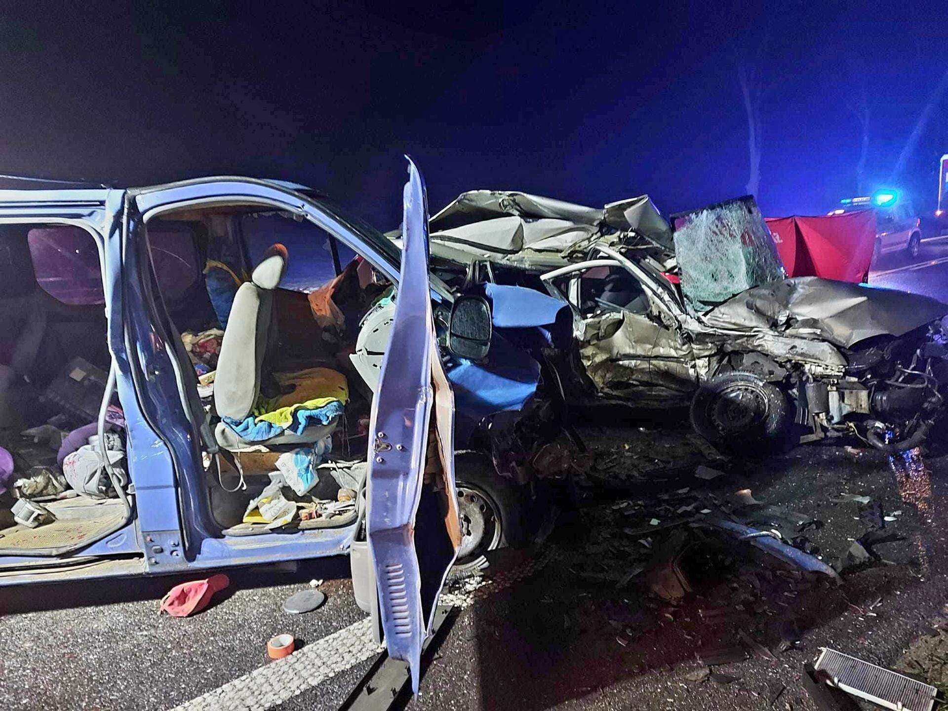 Pilne Jechała z dziećmi, ich auto zmiażdżył bus. 31-latka nie żyje, policja szuka świadków