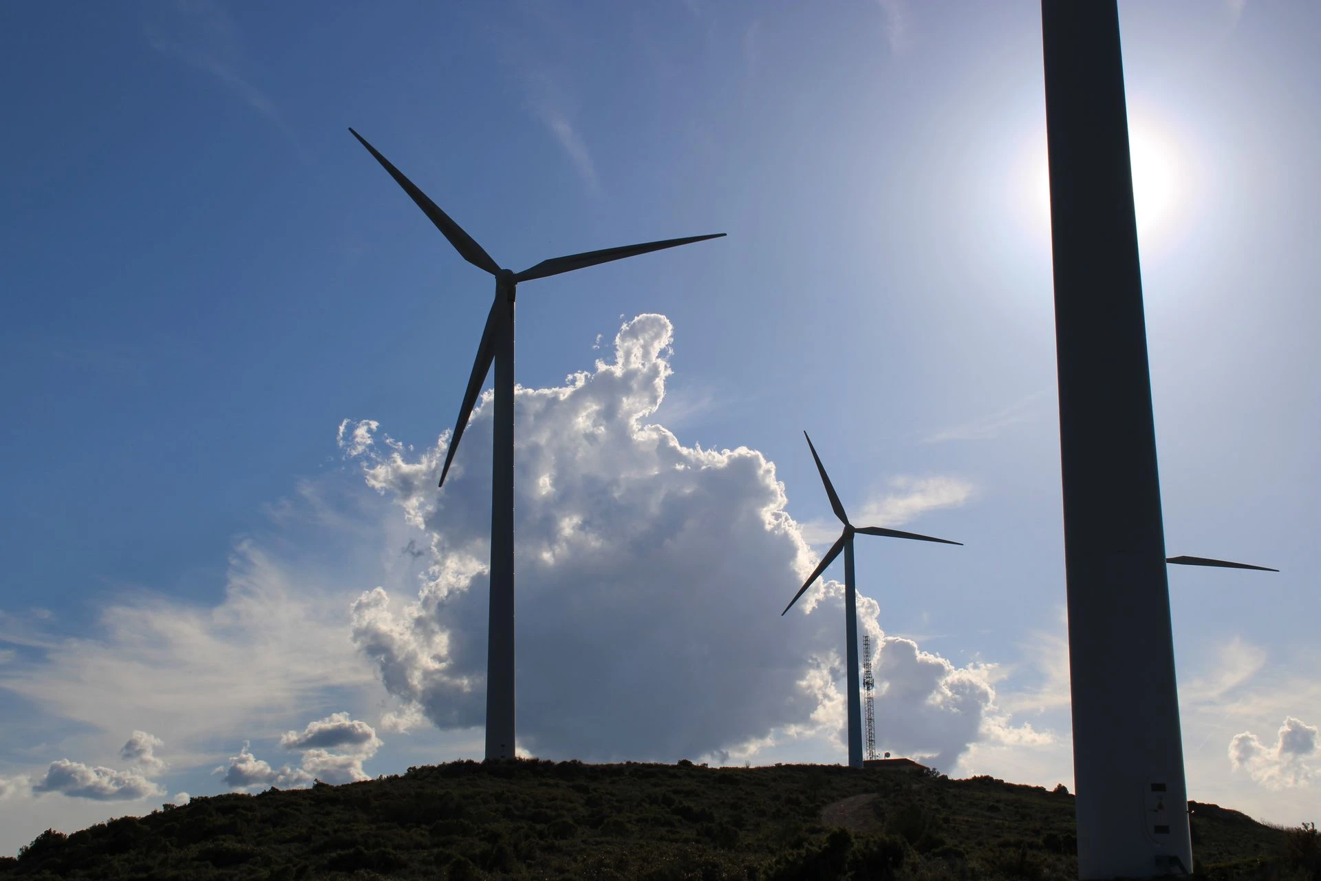 Zielona energia Tam budują wiatrowe farmy za miliardy. Sprawdź, kiedy popłynie prąd!