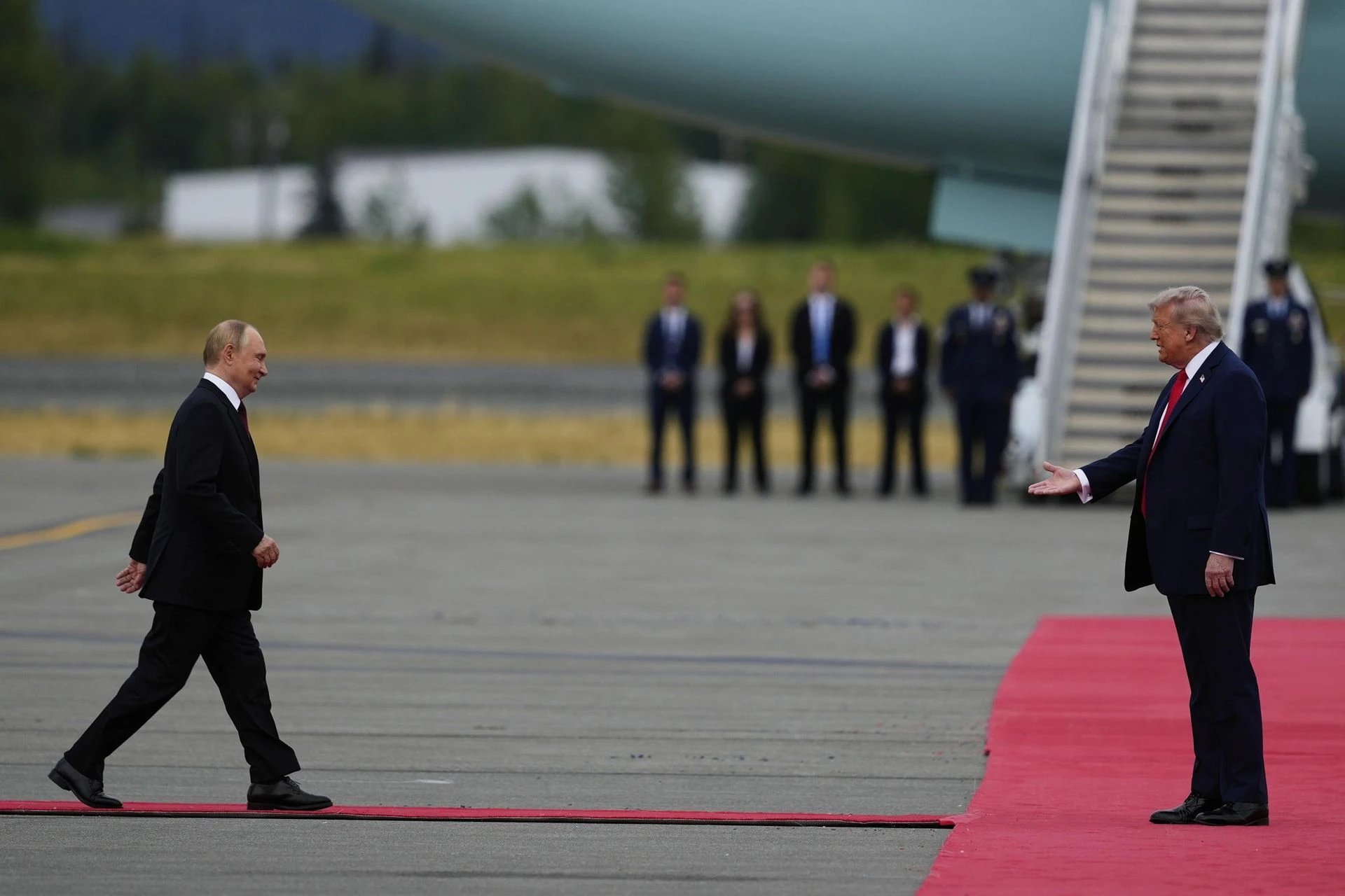 Spotkanie na Alasce Oklaski na cześć Putina! Trump bił brawo dyktatorowi. 