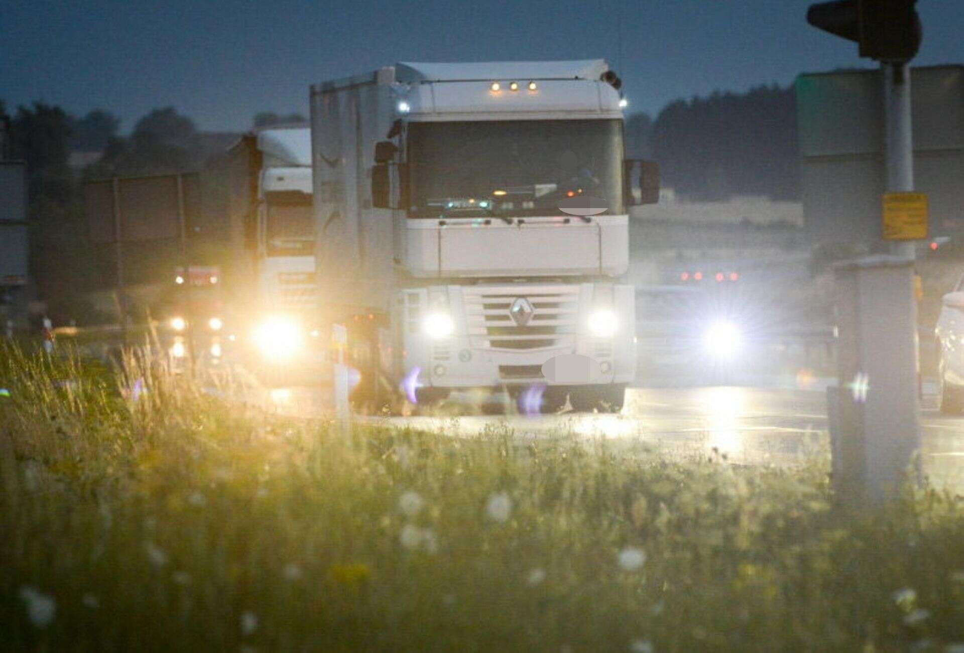 Trasa zablokowana Kobieta wysiadła z auta na A4! Zginęła pod kołami tira. Śmiertelny wypadek pod Krako…